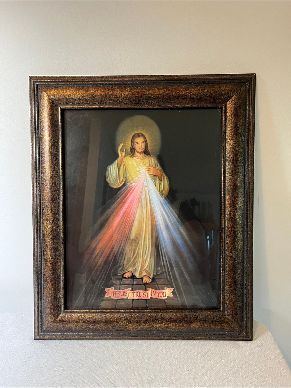 Religious Framed Divine Mercy Print - Red, Blue, White Rays
Easy to hang
Classic